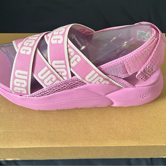 Ugg Sandals - Picture 1 of 3